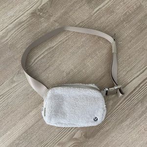 Lululemon sherpa belt bag